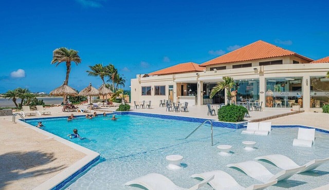 LUX 3BR Condo Rooftop Patio, BBQ & Resort Pool