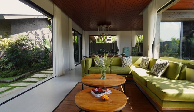 Lux 3BR villa w/dedicated butler, stunning infinity pool & rice fields view. in Bali