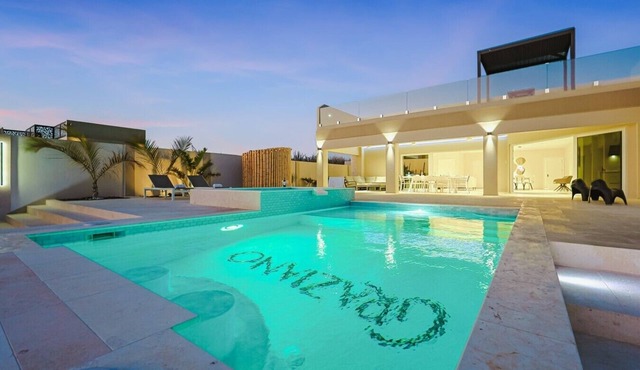 LUX 4BR Modern Villa Pool Oasis Villa Graziano