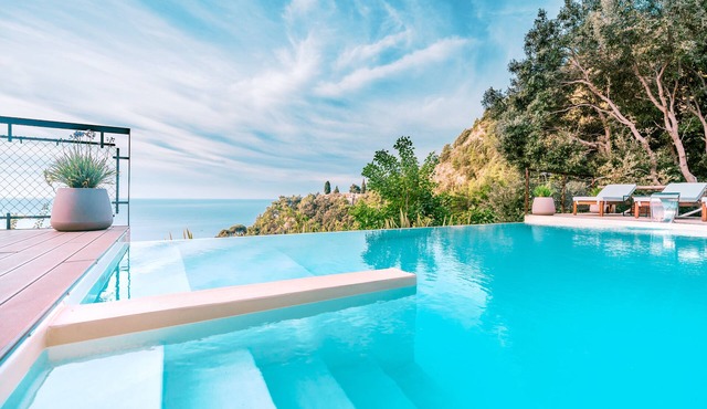 Luxurious country residence with infinity pool on the Amalfi Coast