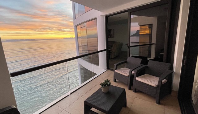 Luxury Beachfront Apartment with Panoramic Ocean Views – Strand Ocean View 1004 in Strand