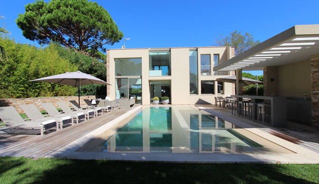 Luxury Contemporary Villa with a unique and quiet location in the village in Saint-Tropez