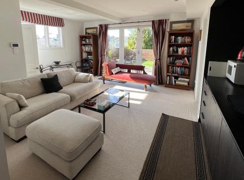 Luxury Flat Grey Lynn, close city with car pad in Auckland