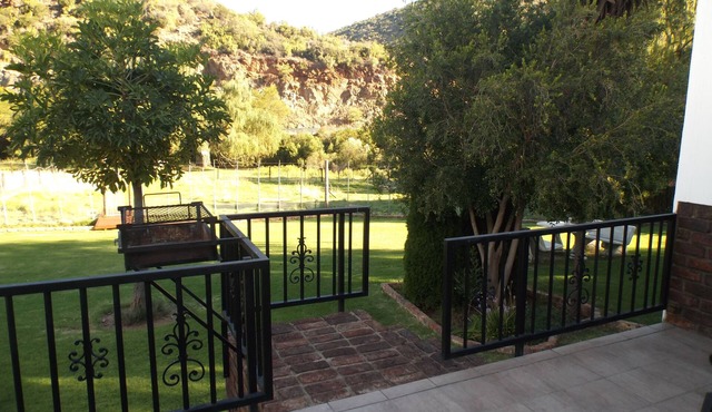 Luxury Honeymoon waterfront Cabin Mountain View 1 & Restaurant