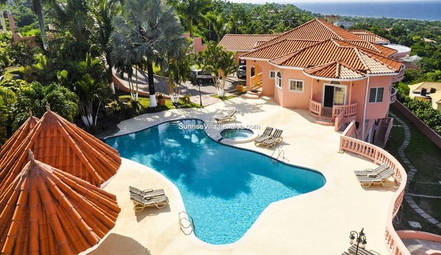 Luxury Private Oasis w/Stunning Ocean Views, Private Pool & Chef Option