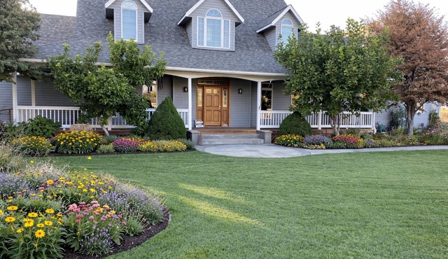 Luxury Umatilla Riverfront Estate 4BR Retreat Fishing Game Lounge in Hermiston