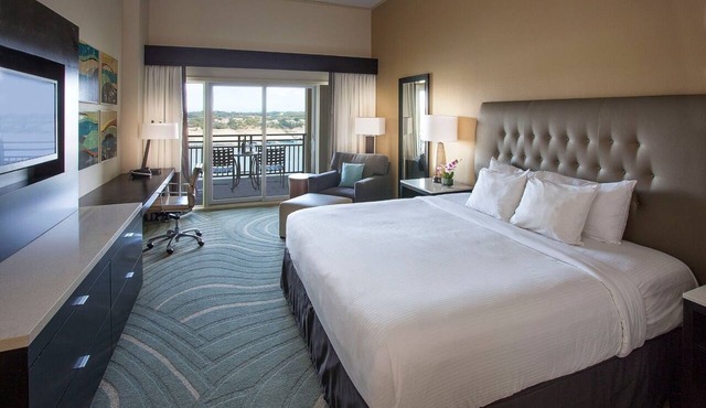 Lyndon B. Johnson Suite at Lakeway Resort & Spa, Outdoor Pool! in Austin