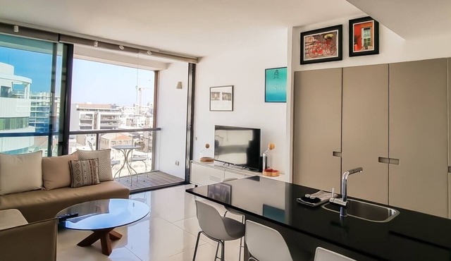 Maon Saphir - Two Bedroom Apartment, Sleeps 4 in Tel Aviv-Yafo