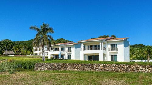 MARACUYA at Limoncito Beach in Limoncito Hill