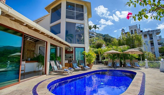 MEJOR PUESTA DEL SOL VILLA PRIVADA CON PISCINA JACUZZI Y PERSONAL AVENTURA