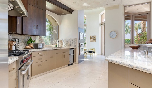 Mirabella by Avantstay 10 Acre Estate w/Prvt Lake, Golf Course & Pool