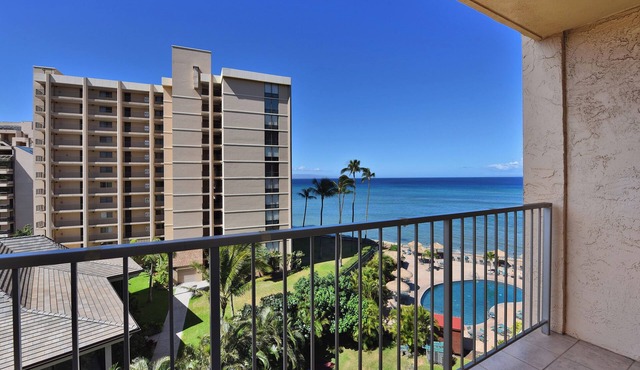 MISO COMPHY Cozy ocean view studio condo in peaceful Lahaina with AC, Pool & Gym