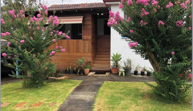MJED House is located at Macquarie Fields in ducted air-conditioned & Free WIFI in Macquarie Fields