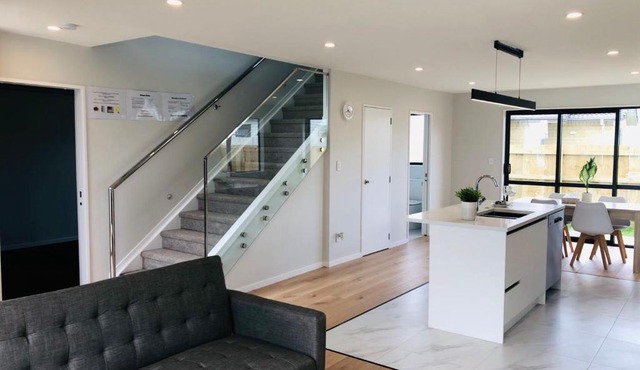 Modern & Luxurious Home 6