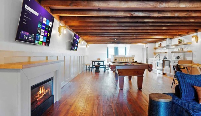 Modern Mountain Escape Sleeps Large Groups! in Pocono Summit
