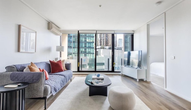 Modern Nomads Summit Southbank Sleek 2BR Resort Living with Gym and Pool in Melbourne