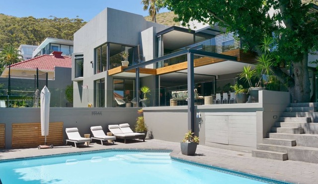 Modern Spacious Family Urban Oasis Villa