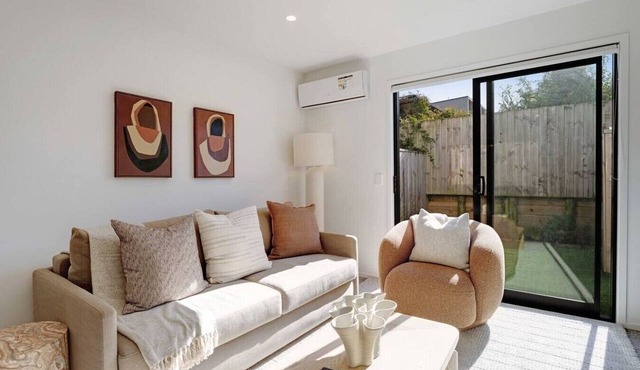 Modern Te Atatu Sanctuary | Air-con and Sofa Bed