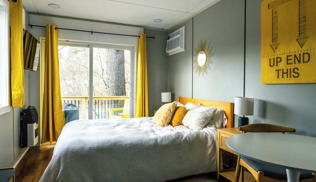Modern Tiny House | Hot Tub, Sauna, River & Views in Johnson