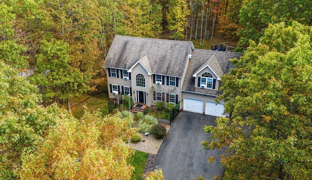 Mohawk Kudil in Poconos !Njoy Your spring with Hot Tub, Private Pool & Game Room