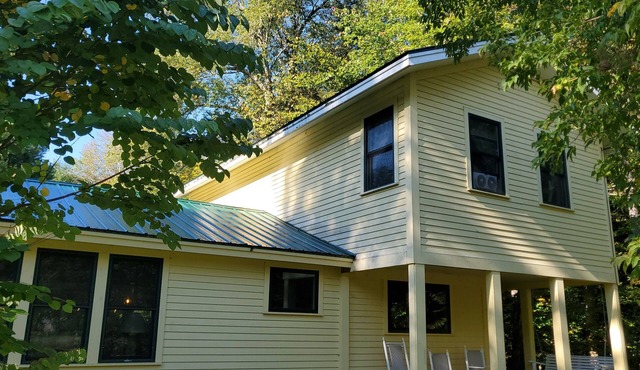 Mount Mansfield Cottage Cozy 3 Bedroom near Smugglers Notch in Underhill