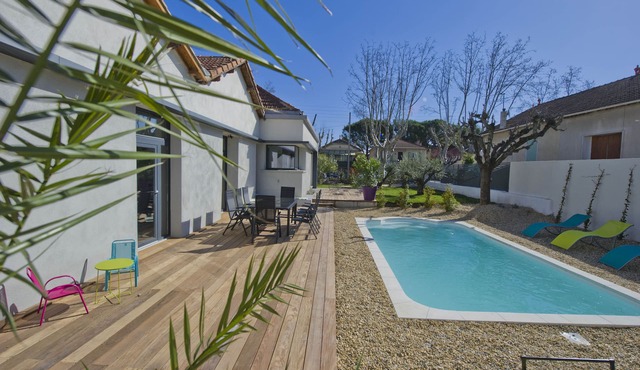 My Life Here, luxury and comfort, heated pool in Charleval