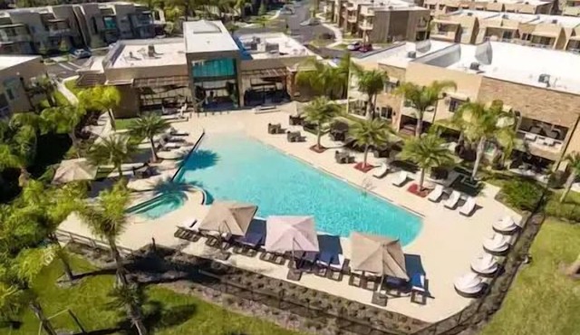 Near Disney/Entire Home/Free Parking/Wi-Fi/BBQ Grill/Heated Shared Pool