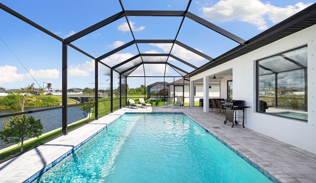 New build from 2023 impresses with its modern yet cozy interior and heated pool