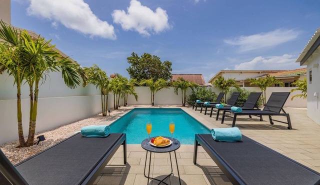 NEW Modern 3 Bedroom “10 minute walk to the Beach”