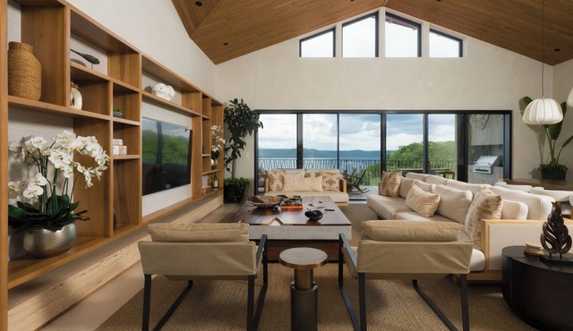 Newly Renovated Villa · Ocean Views · Near Four Seasons & Ritz + Concierge