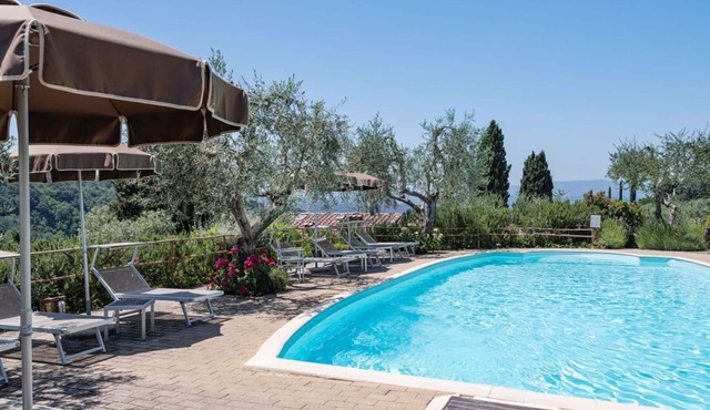 Nice apartment in villa for 4 people with WIFI, pool and TV, close to San Gimignano