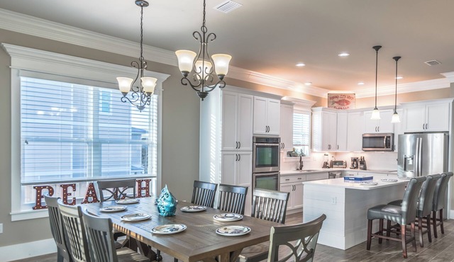 "No Rain" Beachfront, Private Pool & Outdoor Game Area