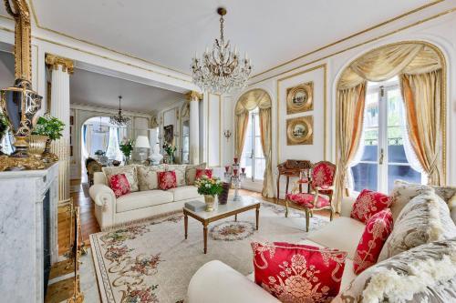 Noble demeure de luxe en plein coeur de Paris, avec petit-déjeuner in Paris