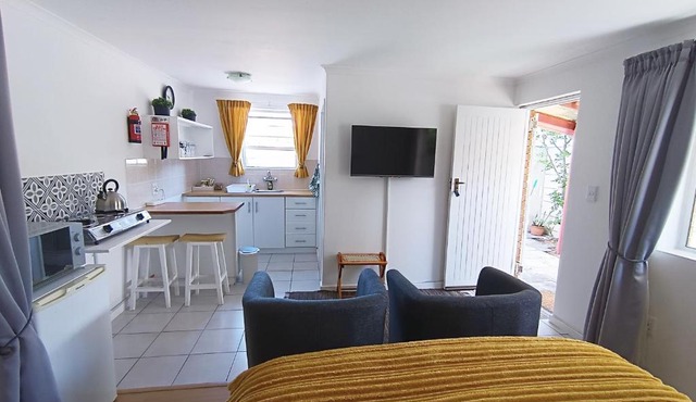 NoulAnouk's Corner - Peaceful Studio in Cape Town