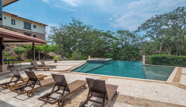 Ocean view condo with garden terrace in beautiful Reserva Conchal