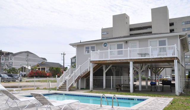 Ocean view, Pet Friendly house with private swimming pool! Sleeps 10. in North Myrtle Beach