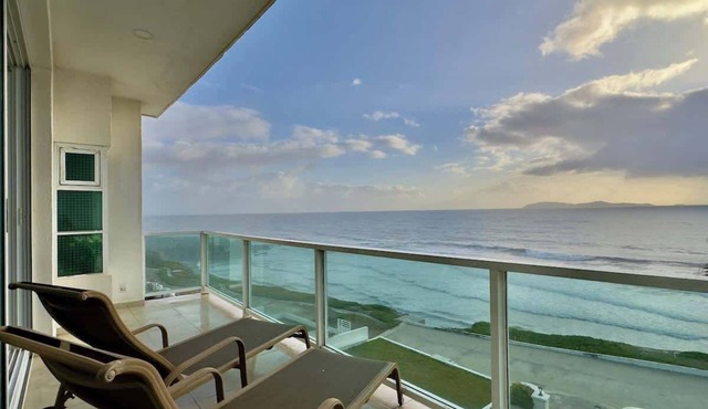 Oceanfront Villa 4BR 4BA Real Mediterraneo with pool in Tijuana