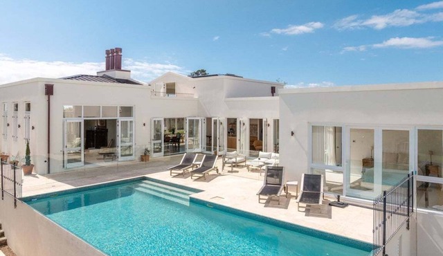 Onetangi Estate by Waiheke Pure - Luxurious Italian style palazzo with pool, hot tub and expansive views