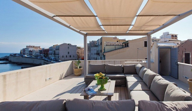 Ortigia - Three Bedroom Villa, Sleeps 6 in Syracuse