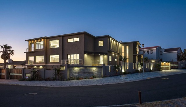 Paradise Vacation Villa in Melkbosstrand