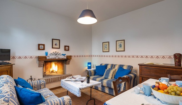 PASSERO:Peaceful farmhouse close to Tuscany 's best treasures, 1 mile from shops in Poggibonsi