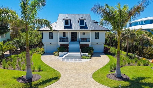 Pelican's Perch: Gorgeous West Gulf Pool Home. WOW
