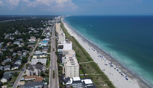 Pet-Friendly 2BR/2 min Walk to Beach/Pool+Hot Tub/Golf Cart option