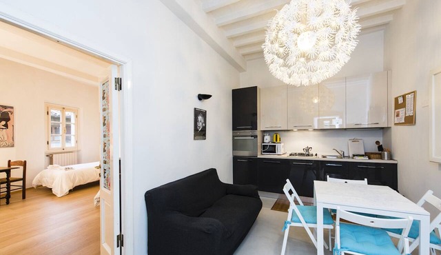 Pitti Three - Two Bedroom Apartment, Sleeps 4