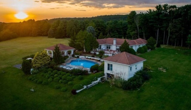 Pocono Villa, a private amenity rich property for the family. Pets Welcomed. in Kunkletown