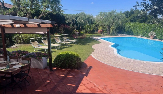 Private Villa with WIFI, A/C, sauna, private pool, TV, patio, panoramic view, close to Rimini in Santarcangelo Di Romagna