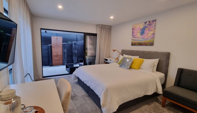 Private Guest Retreat In The Bay