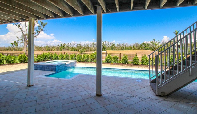 Private Pool & Hot Tub, Sanibel Island, Near Beach, Golfview Home