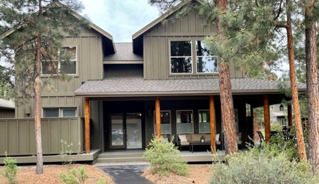 Private Retreat at River Wild in Mt Bachelor Village, Private HotTub, A/C, WiFi