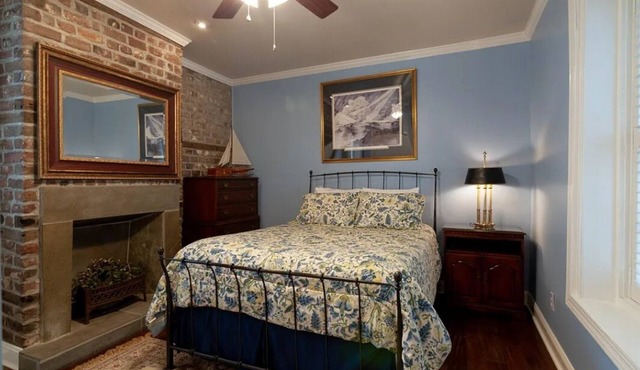 Quaint and cozy condo in the HEART of Charleston's Historic District!